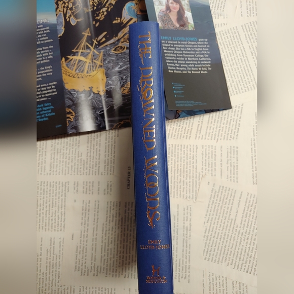 Illumicrate Special Edition of The Drowned Woods by Emily Llyod-Jones - Picture 4 of 8